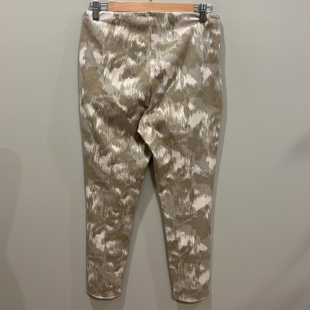 Lysse Taupe & White Cropped Ponte Leggings with Subtle Ikat Print - Picture 5 of 7